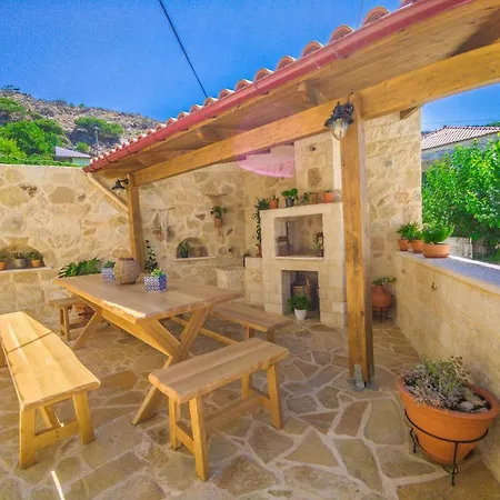 Hébergement de vacances Christine Countryside House - Fully Renovated With Modern Comforts