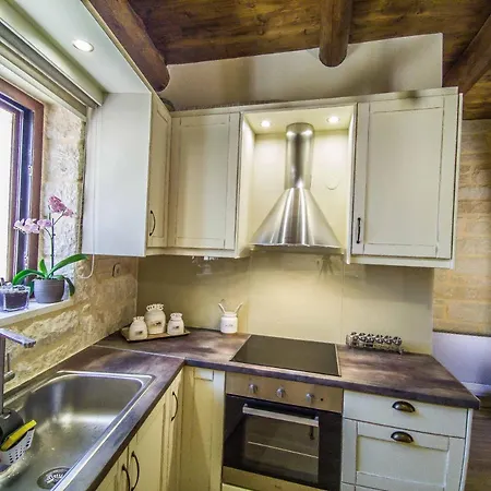 Christine Countryside House - Fully Renovated With Modern Comforts *