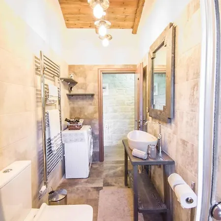 Christine Countryside House - Fully Renovated With Modern Comforts *