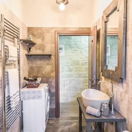 Christine Countryside House - Fully Renovated With Modern Comforts *