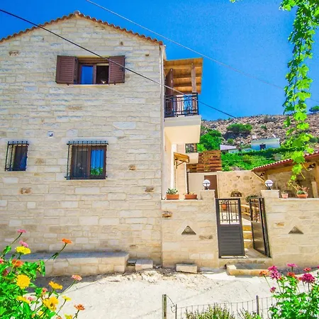 Christine Countryside House - Fully Renovated With Modern Comforts