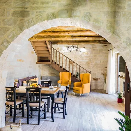 Hébergement de vacances Christine Countryside House - Fully Renovated With Modern Comforts